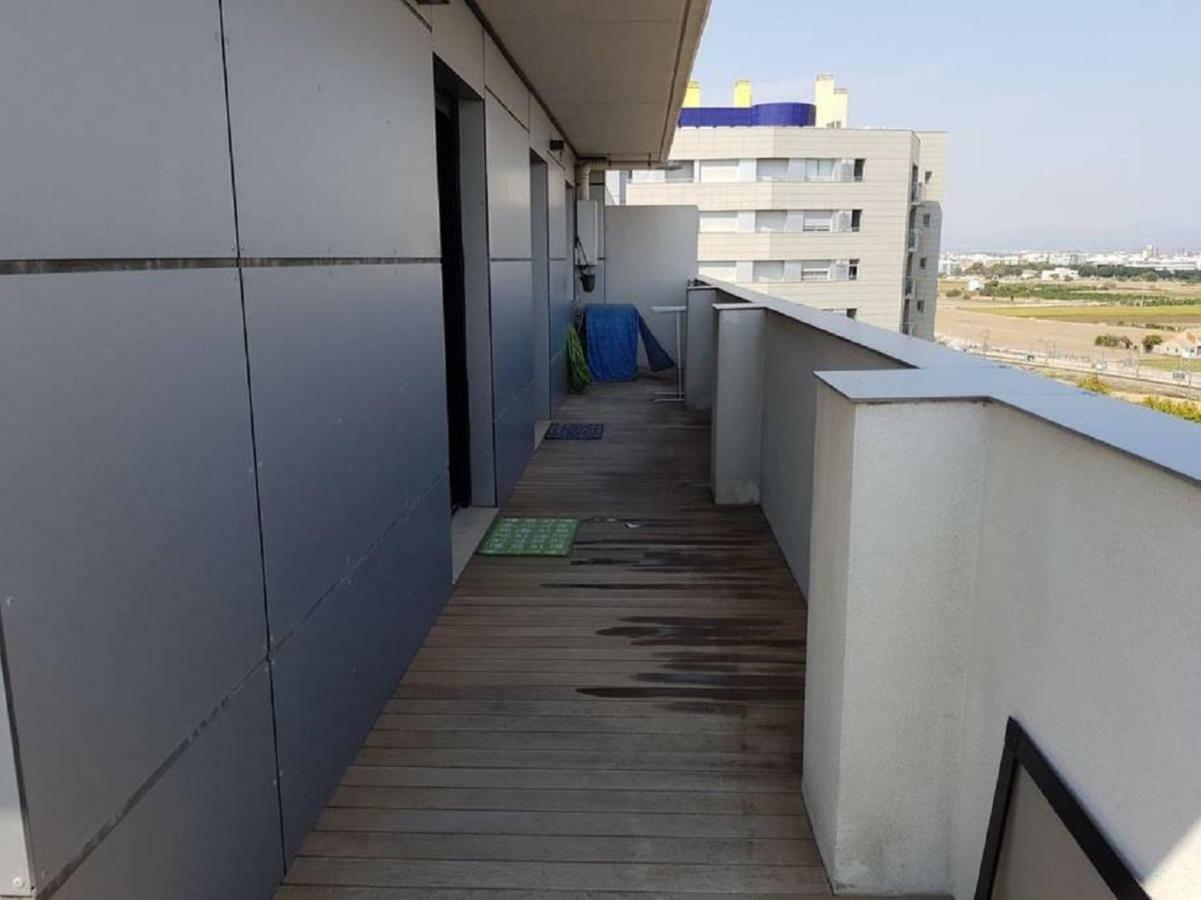 Lovely 2 Bedroom Terrace Wifi Parking Ac Heating Attic Valencia Ngoại thất bức ảnh